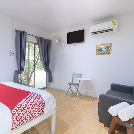 Oyo 644 Pong Pai House Hotel Bangkok Exterior photo