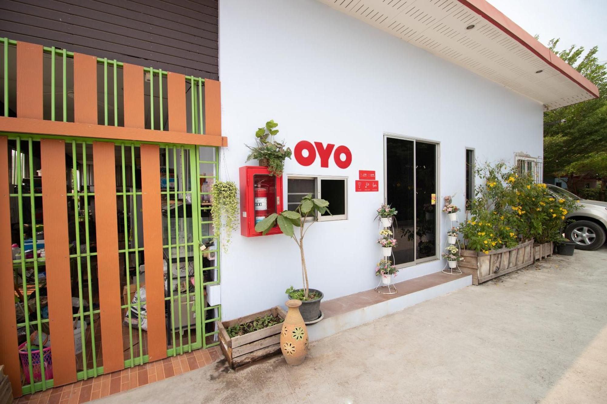 Oyo 644 Pong Pai House Hotel Bangkok Exterior photo