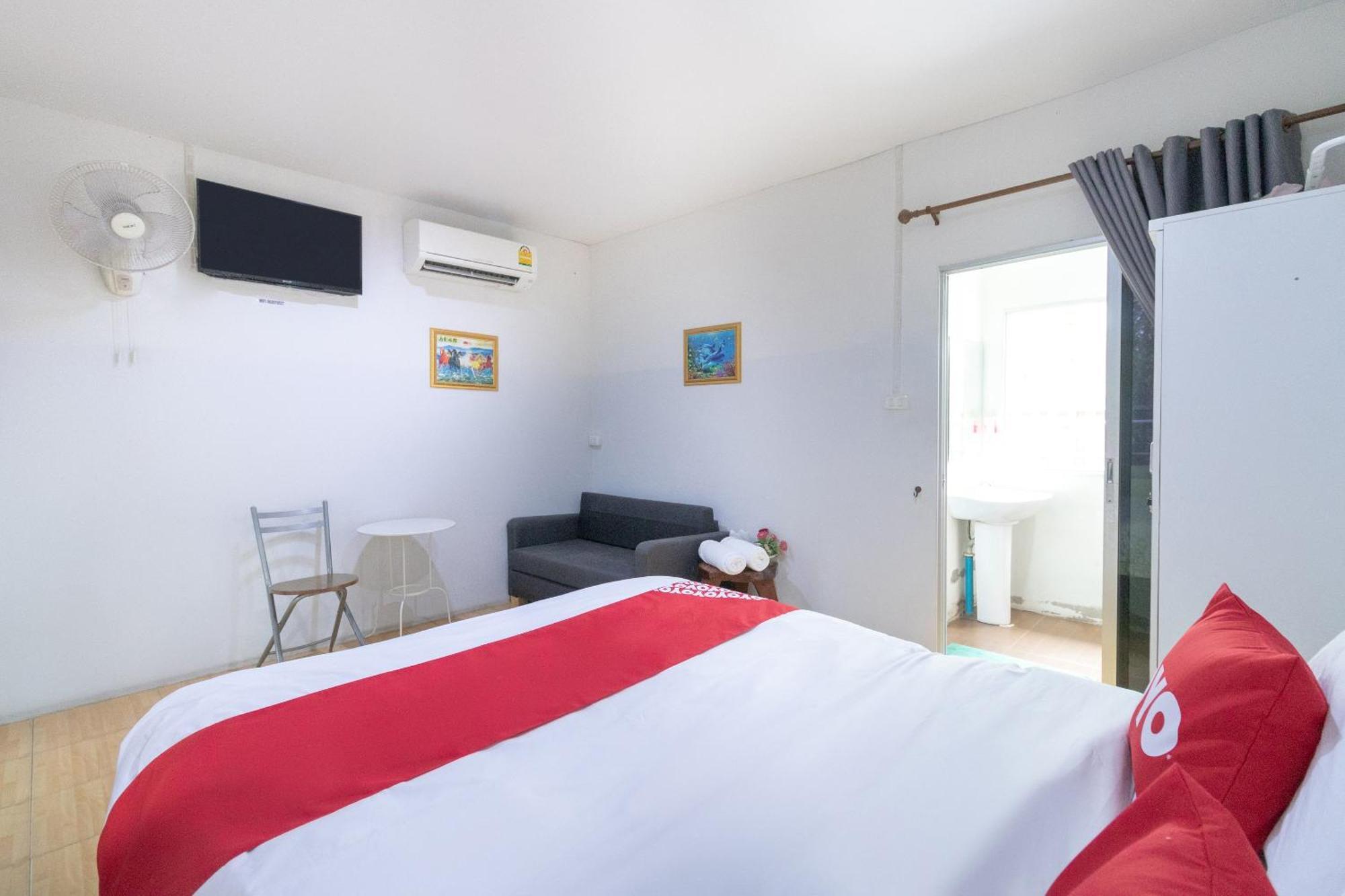 Oyo 644 Pong Pai House Hotel Bangkok Exterior photo