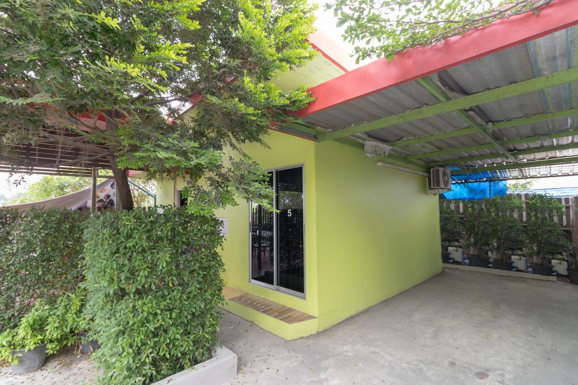 Oyo 644 Pong Pai House Hotel Bangkok Exterior photo